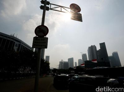 Foto : Rambu Pelarangan Motor di Jalan Jenderal Sudirman