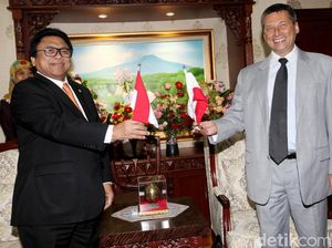 Bertemu Dubes Polandia, Bahas Apa OSO?