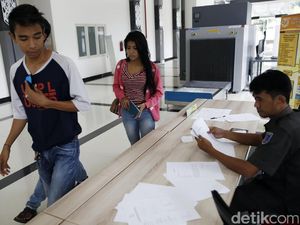 Keluar-Masuk Malaysia Lewat PLBN Entikong yang Dibanggakan Jokowi Keluar-Masuk Malaysia Lewat PLBN Entikong yang Dibanggakan Jokowi