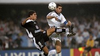 Bek legendaris lain yang punya koleksi hat-trick dalam karier adalah Fernando Hierro. Foto: Shaun Botterill /Allsport