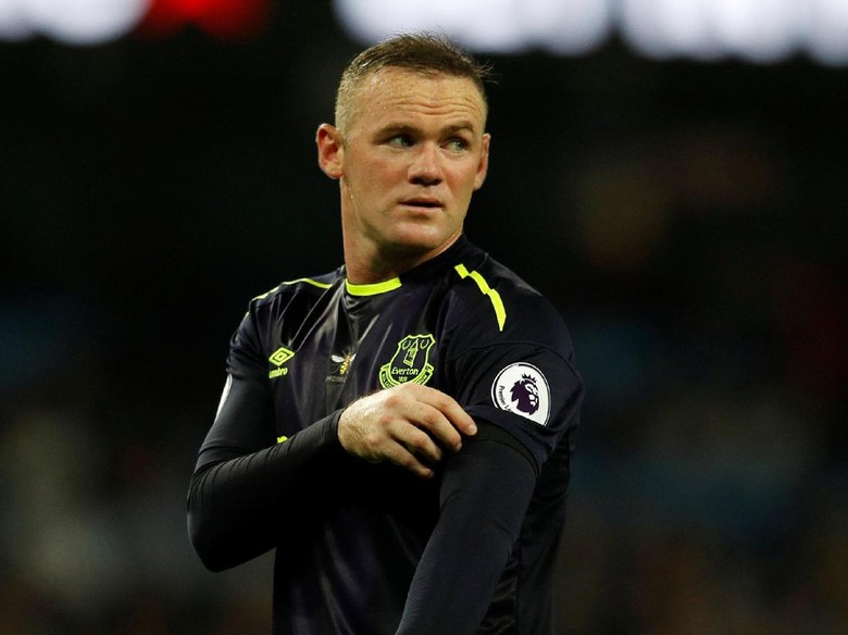 Wayne Rooney wrote transfer request in Everton canteen to secure