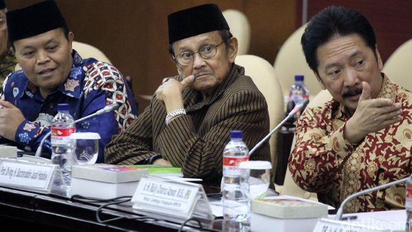 Habibie Hadiri Rapat Pleno Badan Pengkajian MPR