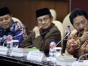 Habibie Hadiri Rapat Pleno Badan Pengkajian MPR