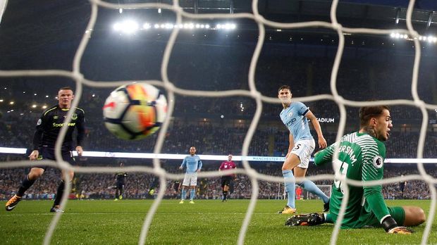 Wayne Rooney saat bobol gawang Manchester City. Ia diharapkan tetap melalukan selebrasi jika bobol gawang MU, mantan klubnya. (
