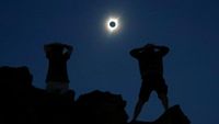 Saat Kegelapan Menghampiri Langit Amerika Serikat