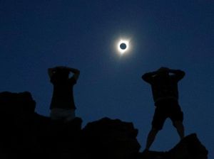 Saat Kegelapan Menghampiri Langit Amerika Serikat