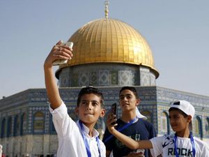 Ketika Warga Gaza Nonton Film di Bioskop untuk Pertama Kali