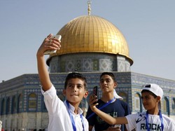 Ketika Warga Gaza Nonton Film di Bioskop untuk Pertama Kali
