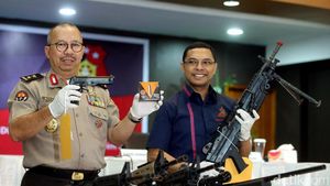 Foto: Polisi Sita Airsoft Gun Dari Bos First Travel