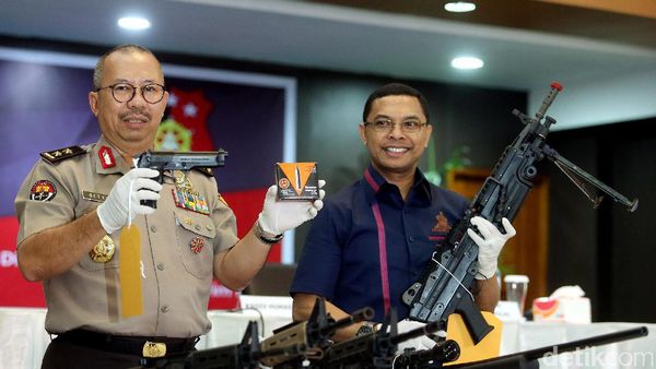 Foto: Polisi Sita Airsoft Gun Dari Bos First Travel