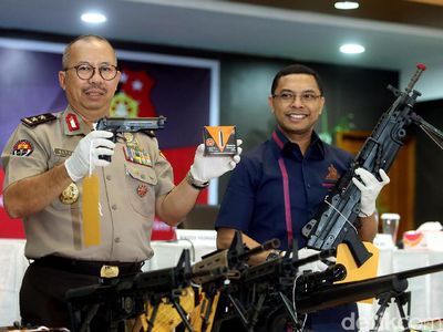 Foto: Polisi Sita Airsoft Gun Dari Bos First Travel