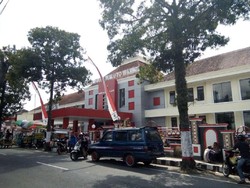 Polisi Police Line Gedung Laboratorium RSUD Ngudi Waluyo