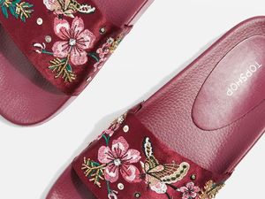 Referensi 5 Sandal Feminin yang Manis Dipakai Jalan-jalan