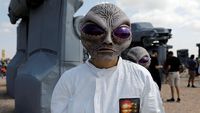 Alien Sampai Superman  Nonton Gerhana Matahari di Bumi Amerika