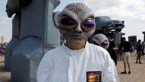 Alien Sampai Superman  Nonton Gerhana Matahari di Bumi Amerika