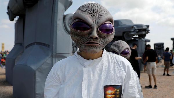 Alien Sampai Superman  Nonton Gerhana Matahari di Bumi Amerika