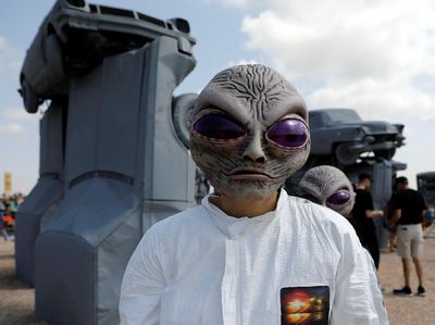 Alien Sampai Superman  Nonton Gerhana Matahari di Bumi Amerika