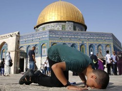 Ekspresi Kebahagiaan Anak-anak Gaza di Al-Aqsa: Sujud hingga Selfie