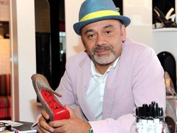 Ini Alasan Mengapa Sepatu Christian Louboutin Bersol Merah