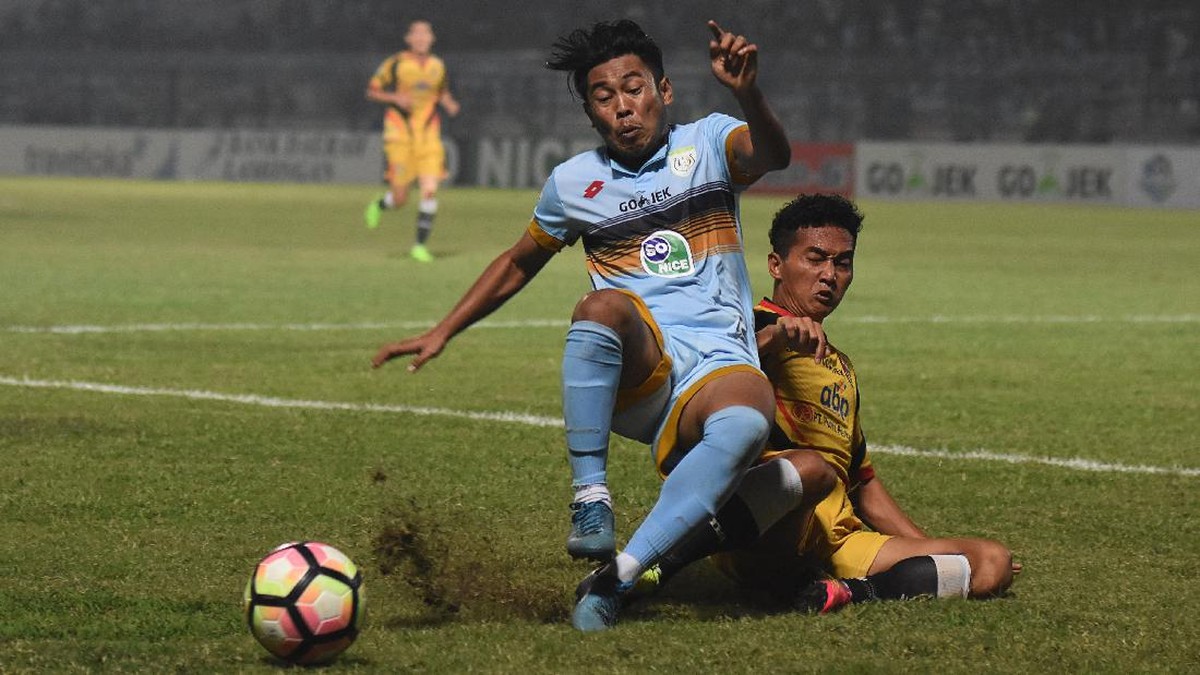 Persela Lamongan vs Mitra Kukar (Foto: M Risyal Hidayat/Antara)