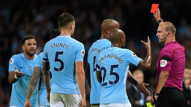 Sterling Selamatkan City dari Kekalahan