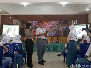 Polwan Surabaya Goes to School, Ajak Pelajar Bicara Masalah Remaja