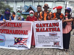 Masalah Bendera Terbalik, Konsulat Malaysia di Pekanbaru Didemo