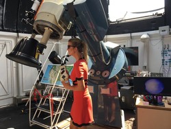 Mengintip Gaya Ivanka Trump Saat Lihat Gerhana Matahari Total