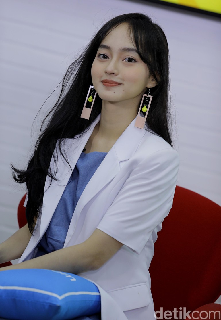 Indah Kusumaningrum dikenal sebagai salah satu dokter Indonesia yang memiliki paras cantik. Bahkan pesona yang dimilikinya membuat Indah terjun di industri hiburan menjadi artis dan model. Indah juga pernah berperan dalam acara televisi Stereo. Foto: Dikhy Sasra