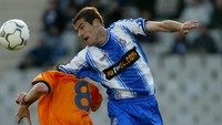 Alberto Lopo tampil 18 musim di La Liga, menjalani 409 laga untuk Deportivo dan Getafe. Dalam posisinya sebagai bek tengah, ia sudah 14 kali dikartu merah. (Foto: Firo Foto/Getty Images)