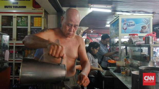 Asiang sang peracik kopi