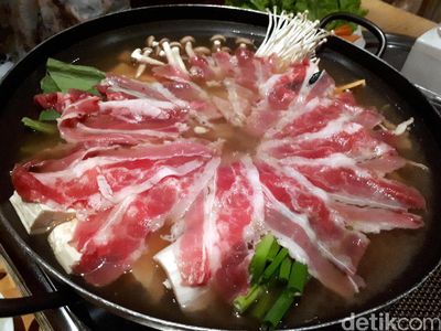 Ini Dia Shabu-shabu Komplet yang Bisa Hangatkan Perut Siang Ini