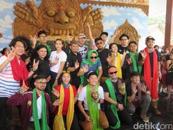 Serunya Melky Bajaj dan Nabila Putri Diajak Menari Topeng di Malang