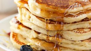 7 Pancake Lembut Enak Buat Sarapan, Ada Cokelat, Matcha hingga Red Velvet