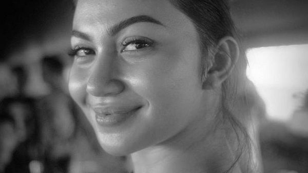 Respect! Ariel Tatum Jadi Pengajar Anak-anak Kolong Jembatan