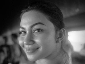 Respect! Ariel Tatum Jadi Pengajar Anak-anak Kolong Jembatan