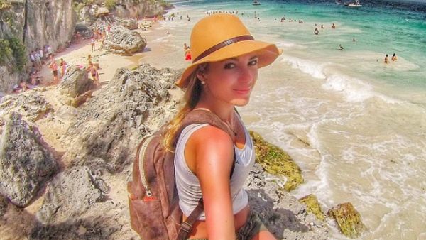 Suka Piknik Sendirian, Blogger Seksi Ini Kesal Dicurigai