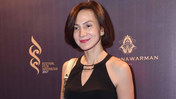 Senyum Manis Wanda Hamidah