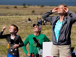 Warga Amerika Terpukau Menyaksikan Gerhana Matahari Total