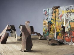 Karya Patung Menembus Batas Teguh Ostenrik Dibangun di RPTRA Kalijodo