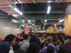 Begini Penuh Sesaknya Pengunjung di GI karena Ada Diskon Nike
