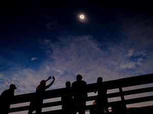 Jepretan Indah Gerhana Matahari dan Kelahiran Android Oreo