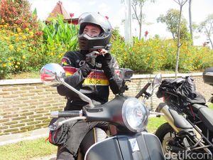 Asyiknya Ananda Omesh Touring Naik Skuter