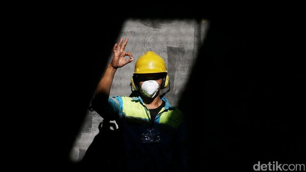 Ada Perbaikan Jalan di Underpass Trunojoyo, Kendaraan Tersendat