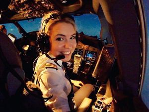 Muda dan Cantik, Pilot Ini Juga Hobi Traveling