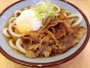Gurih Segar Udon dengan Topping Daging Sapi Ada di Sini