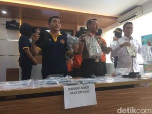 Polisi Sebut Saracen Tawarkan Proposal Jasa Kampanye Politik Polisi Sebut Saracen Tawarkan Proposal Jasa Kampanye Politik