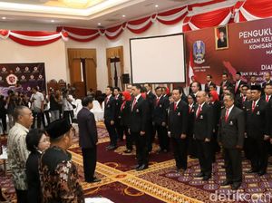 Agum Gumelar Lantik Pengurus Ikatan Keluarga Alumni Lemhanas Agum Gumelar Lantik Pengurus Ikatan Keluarga Alumni Lemhanas