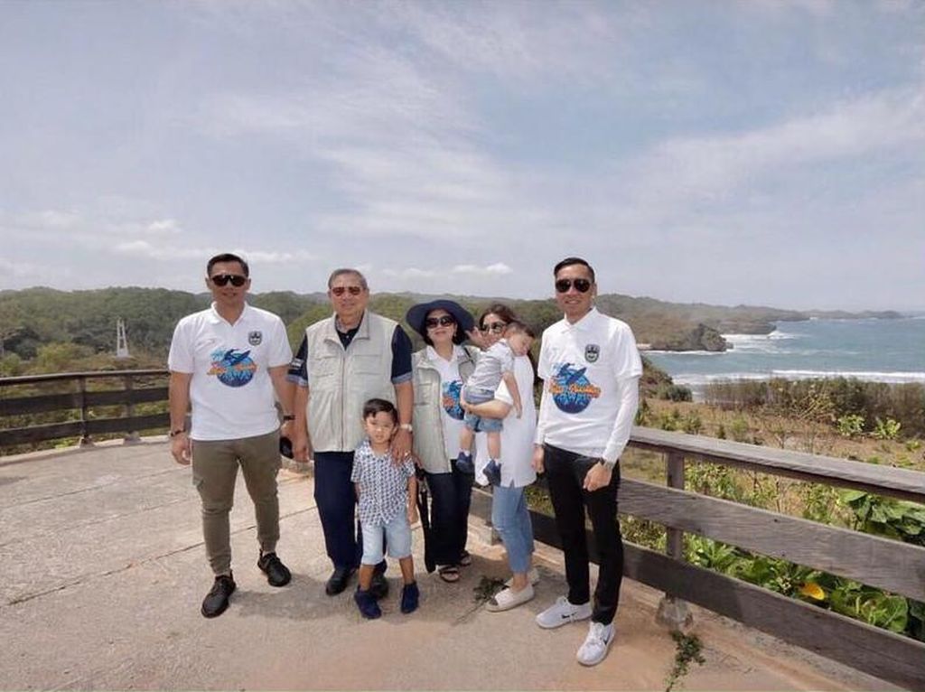 SBY Kalau Liburan Kompak Banget Lho SBY Kalau Liburan Kompak Banget Lho