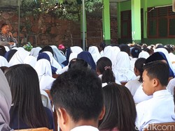 Komisi V DPRD Desak Pemprov NTT Cabut Aturan Sekolah Pukul 05.00 Wita